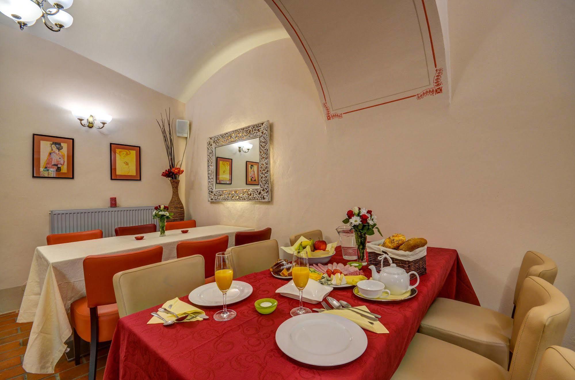 Hotel Edward Kelly Cesky Krumlov Luaran gambar